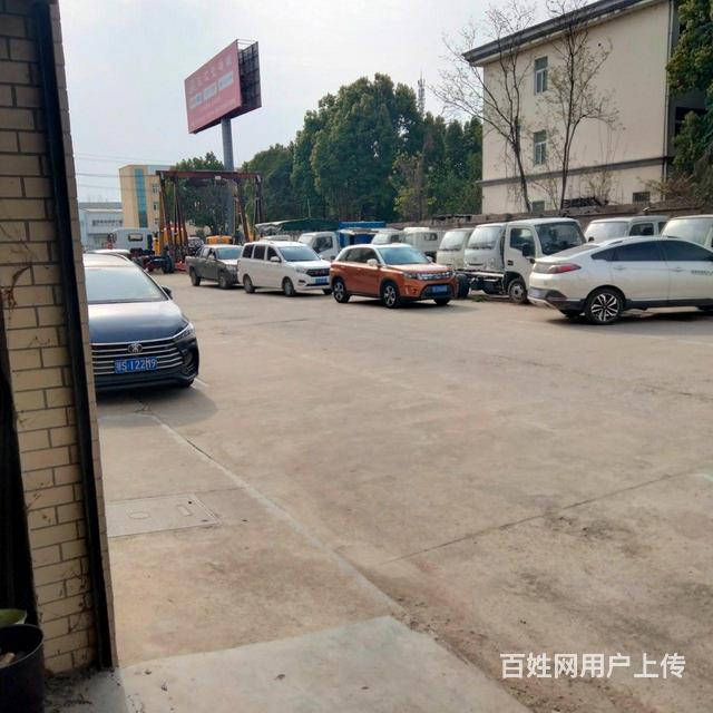 国汽城一楼商铺出租，交通便利，紧靠交通大道的图片