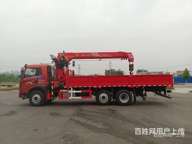 解放龙V12吨货箱7.2米随车吊 大量现车随提随走的图片