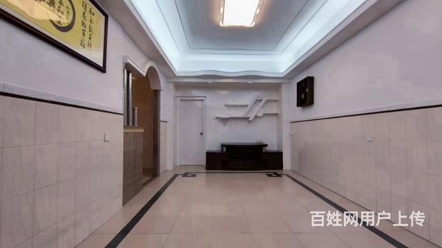 儿童公园套房出售的图片