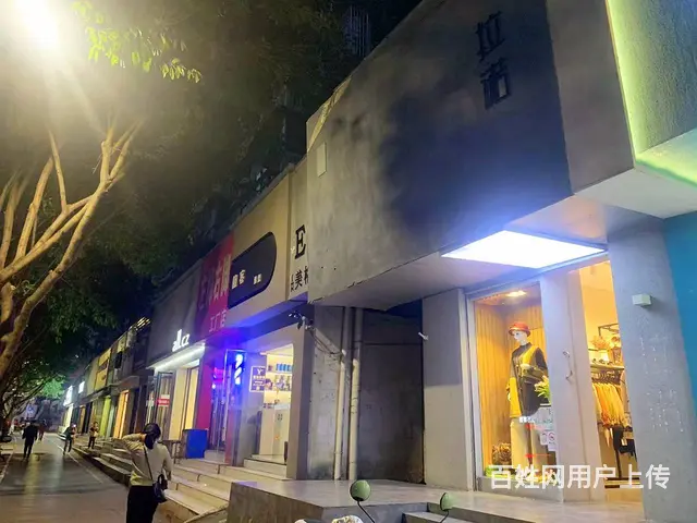 葛洲坝BRT旁30平临街服装店转让 设施齐全的图片