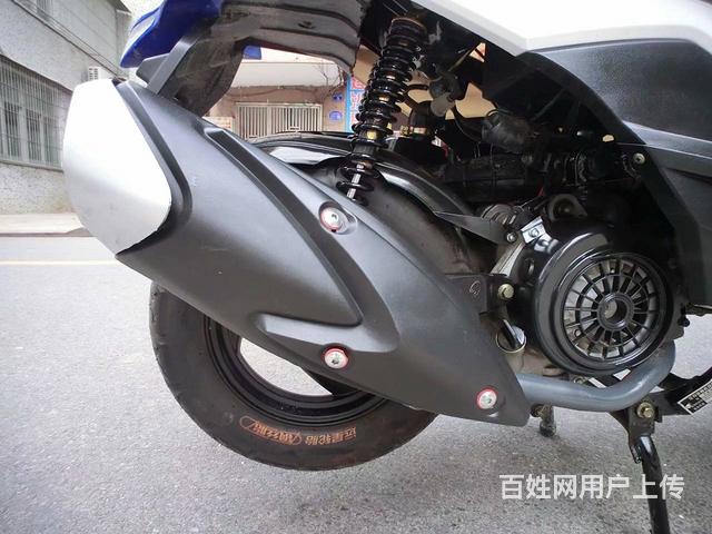出售新到货2019年宝雕坤豪新款弯刀踏板车,带合格