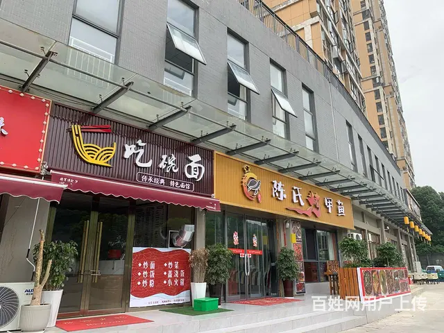 发展大道山水缘60平餐饮店转让。超市旁边临街位置的图片