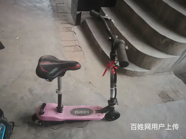 电动折叠小电车的图片