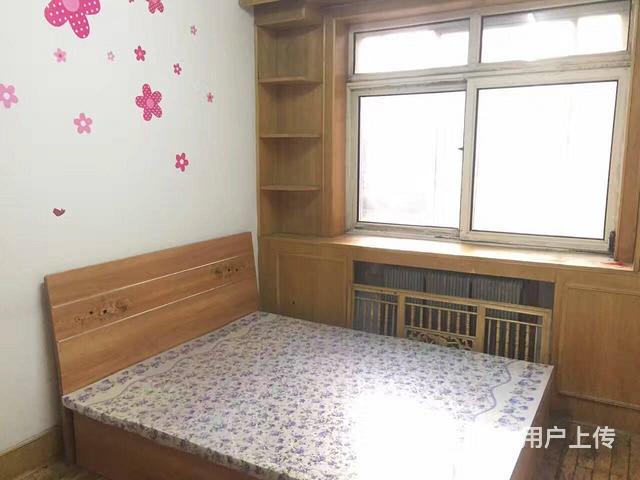 怀远门地铁A口旁 近中街故宫450元/月，4楼，家电全，包网的图片