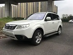 海关进口水平对置发动机，全时四驱，打孔真皮座椅
