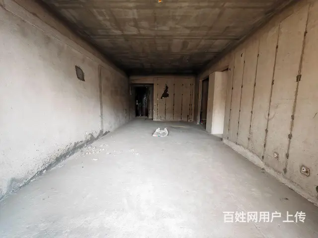 公园尊府，6房，向南居，靓楼层，仅售65万的图片