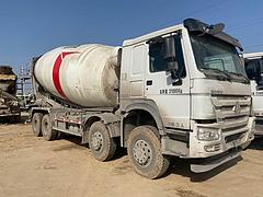 出售一台二手搅拌车18年豪沃能载20方前四后八车况