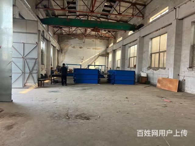 铁西宁官厂房700平，出租吊车3吨的图片