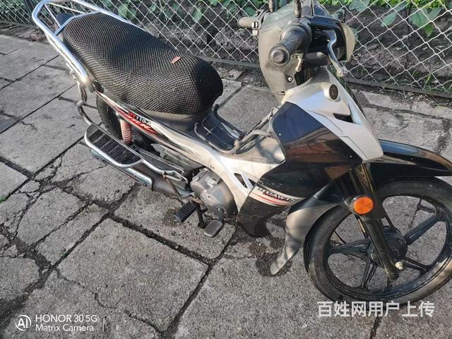 弯梁摩托车的图片