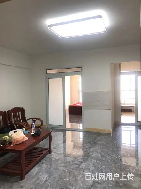 市中心，交通方便的图片