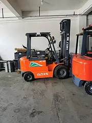 厂家倒闭二手叉车转让，合力2吨二手电动叉车