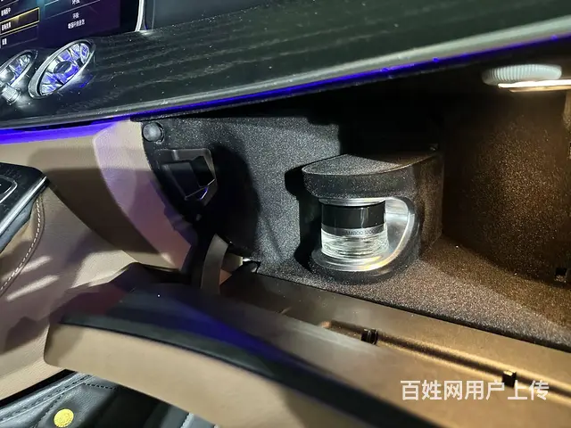 奔驰E级E300L加装香氛负离子系统安装案例分享的图片