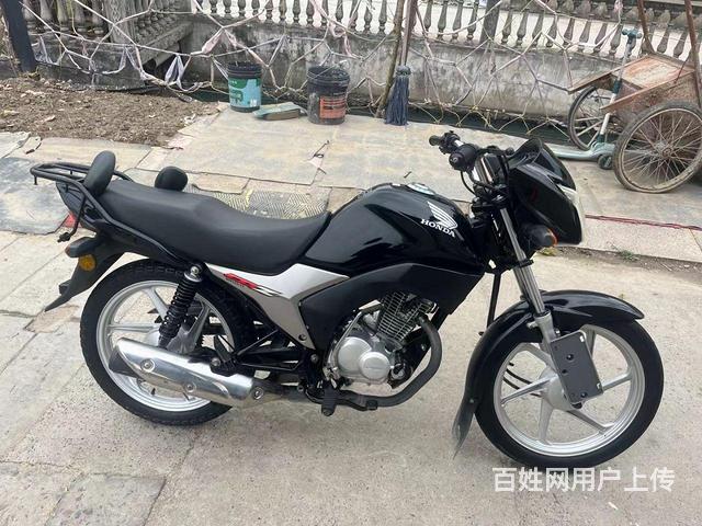 出售二手摩托车的图片