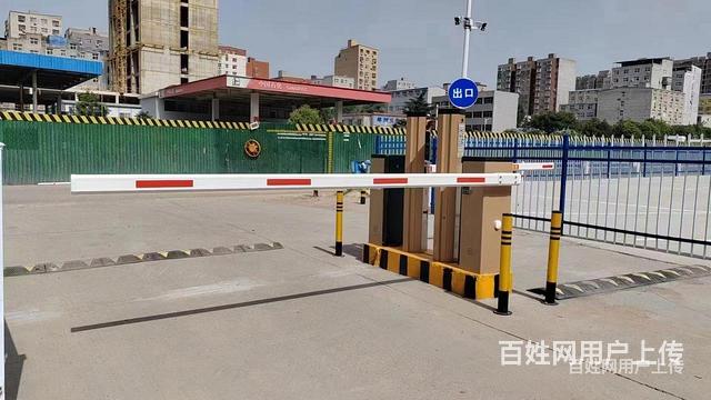 通辽奈曼旗门禁系统安防监控弱电工程维修道闸的图片