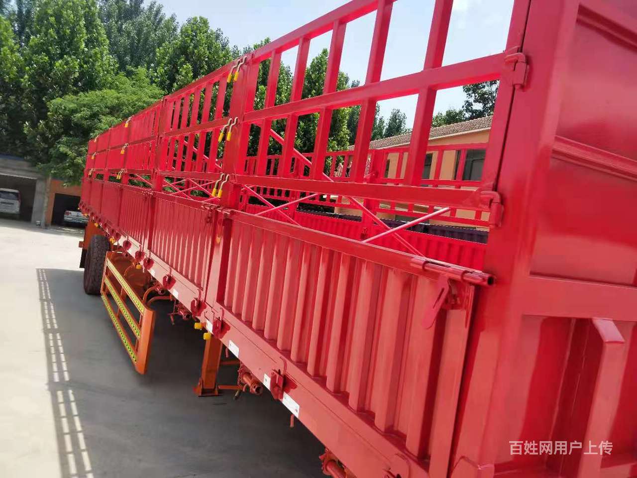 南宁13米侧翻自卸花篮半挂车公告裸车价格便宜