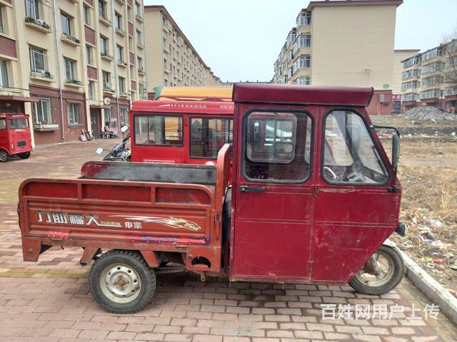 三轮摩托车的图片