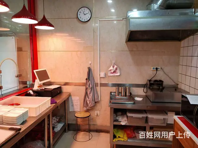 可空转三院对面品牌店铺的图片