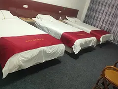 陕县世纪大道精品房屋整套出租（30间）