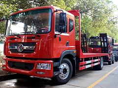 东风多利卡D9平板车 拉150挖机工程设备专用车