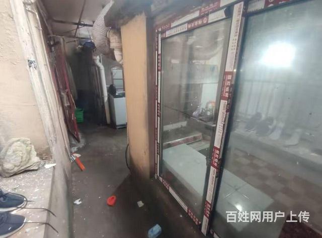 米亚花园菜场斜对面的7层老楼一楼有院子的图片