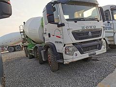 轻量化搅拌车转让17年二手豪沃搅拌车12方前四后八