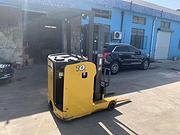 小松1吨站立式电动叉车，升高4.5米仓储专用二手叉车
