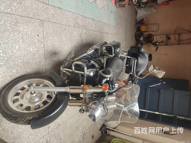 挥泪甩卖爱车的图片