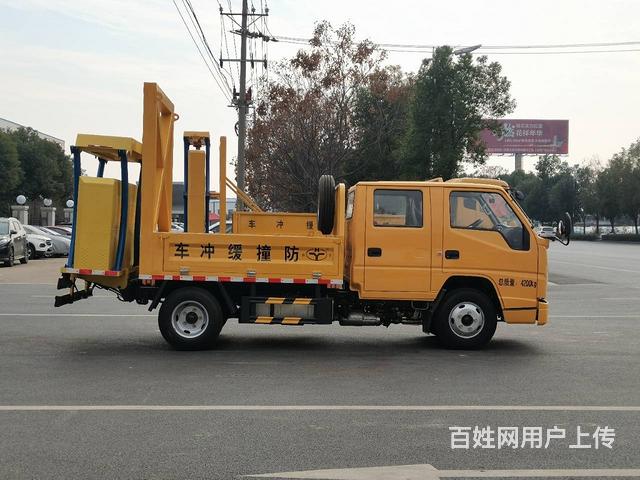 江铃防撞缓冲车高速公路隧道道路施工防撞车可分期的图片