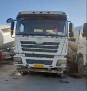 17年豪沃水泥罐车 大14方 国五排放