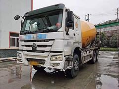 国四中联崇左出售几台2014年豪沃大12方搅拌车