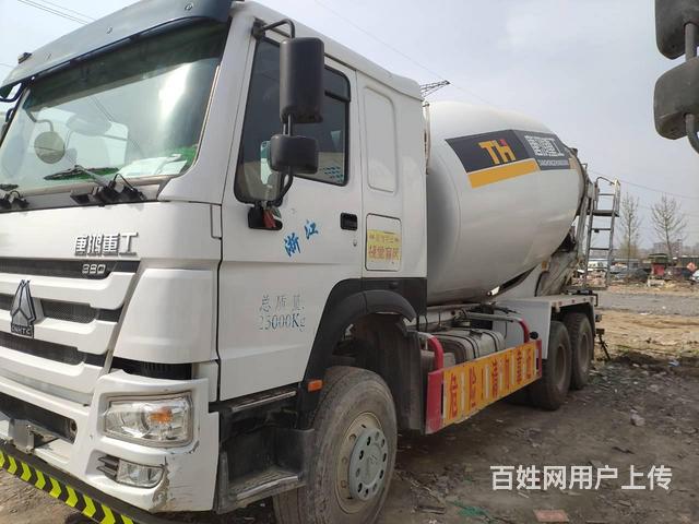 出售大14方二手豪沃搅拌车 后八轮 国五 380马的图片