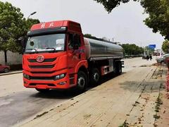 国六前四后六普通液体运输车