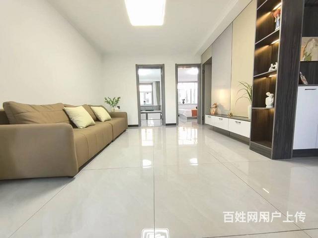 园丁小区 市医院附近  局一东校区  步梯5楼 首付1个入住的图片
