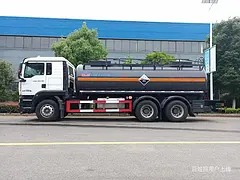 荷载15吨汕德卡后八轮内衬塑防腐罐式车 包上户价格