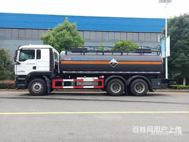 国六14吨汕德卡后八轮氢氧化钠运输车 公告配置的图片