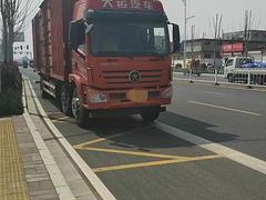 19年3月箱车9.6米前四后四潍柴245马力