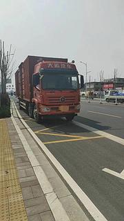 19年3月箱车9.6米前四后四潍柴245马力