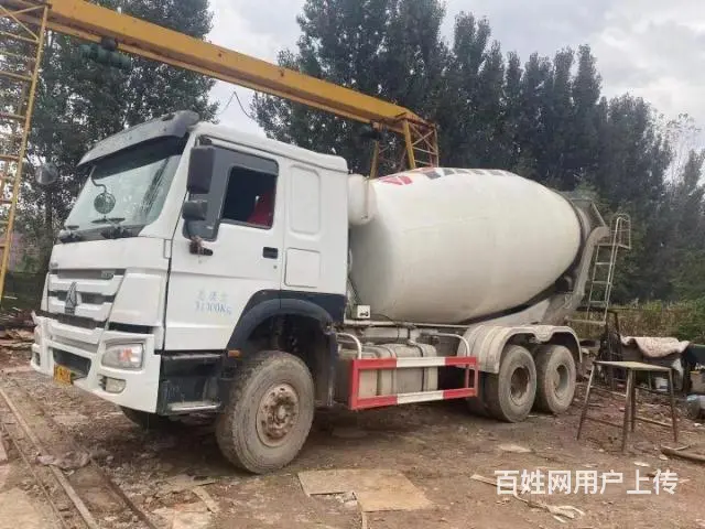 16年大12方豪沃亚特二手搅拌罐车的图片