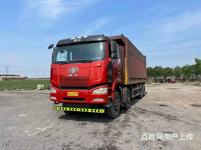 18年5月国五解放集装箱8.2米自卸车，420马力的图片