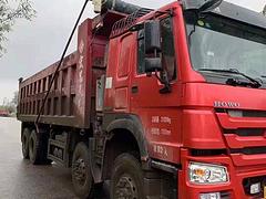 个人车18年重汽豪沃。大箱8米2。原版原漆。