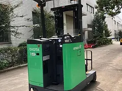 丰田前移式二手叉车 举高6米仓储货架全电动叉车