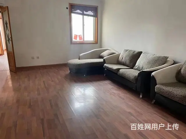 黄河路与六峰路交汇处 三室二厅 精装修急售的图片
