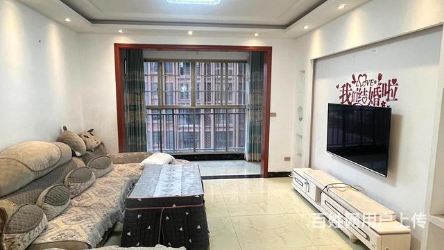 中鼎华城三室两厅两卫精装修家电家具齐全领包入住随时方便看房的图片