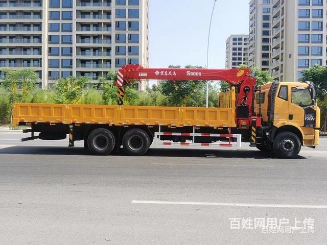 8.5米货箱解放后八轮10吨12吨随车吊 厂家在哪的图片