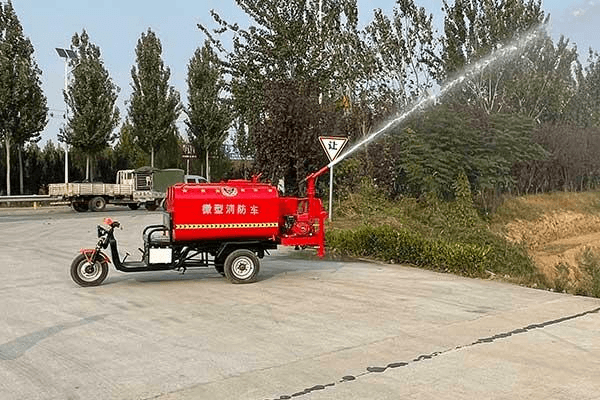 工程三轮13吨消防洒水