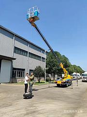 蓝牌折叠臂式伸高车工程吊篮车 大厂家值得信赖