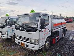 已上户的8吨流动油罐车手续齐全5吨油车