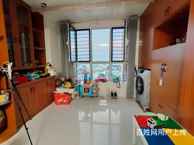 七十九号院三室两厅两卫精装修140平128万有证可贷款的图片
