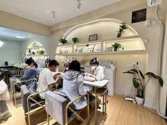 花溪区十字街临街100平美甲美容综合店转让