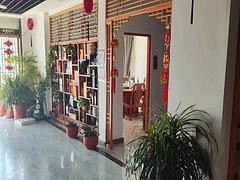 店铺位于盐城射阳县东方绿洲商住小区，繁华地段，面积250平，